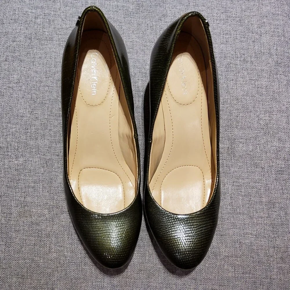 Calvin Klein Yana Wedges Pointy Shoes Size 6 Heel 2